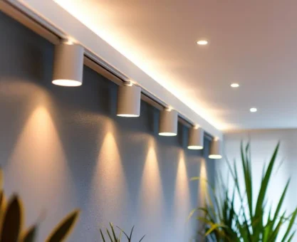 Iluminação de LED moderna em um ambiente interno, destacando luminárias de parede que proporcionam uma iluminação suave e eficiente.