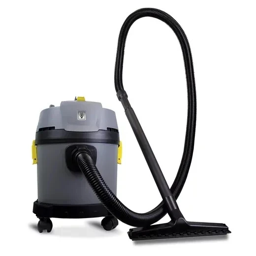 Aspirador de pó e água com tanque grande, mangueira flexível e bocal de limpeza, ideal para tarefas de limpeza pesada e umidade em residências e comércios.